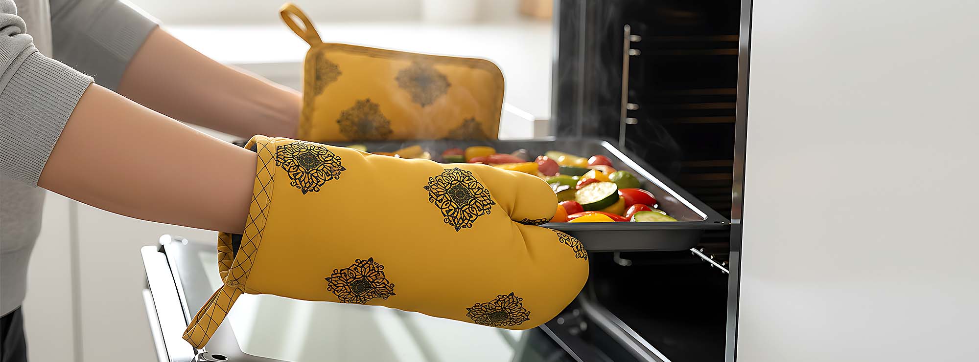 Kitchen Apron & Oven Mitt