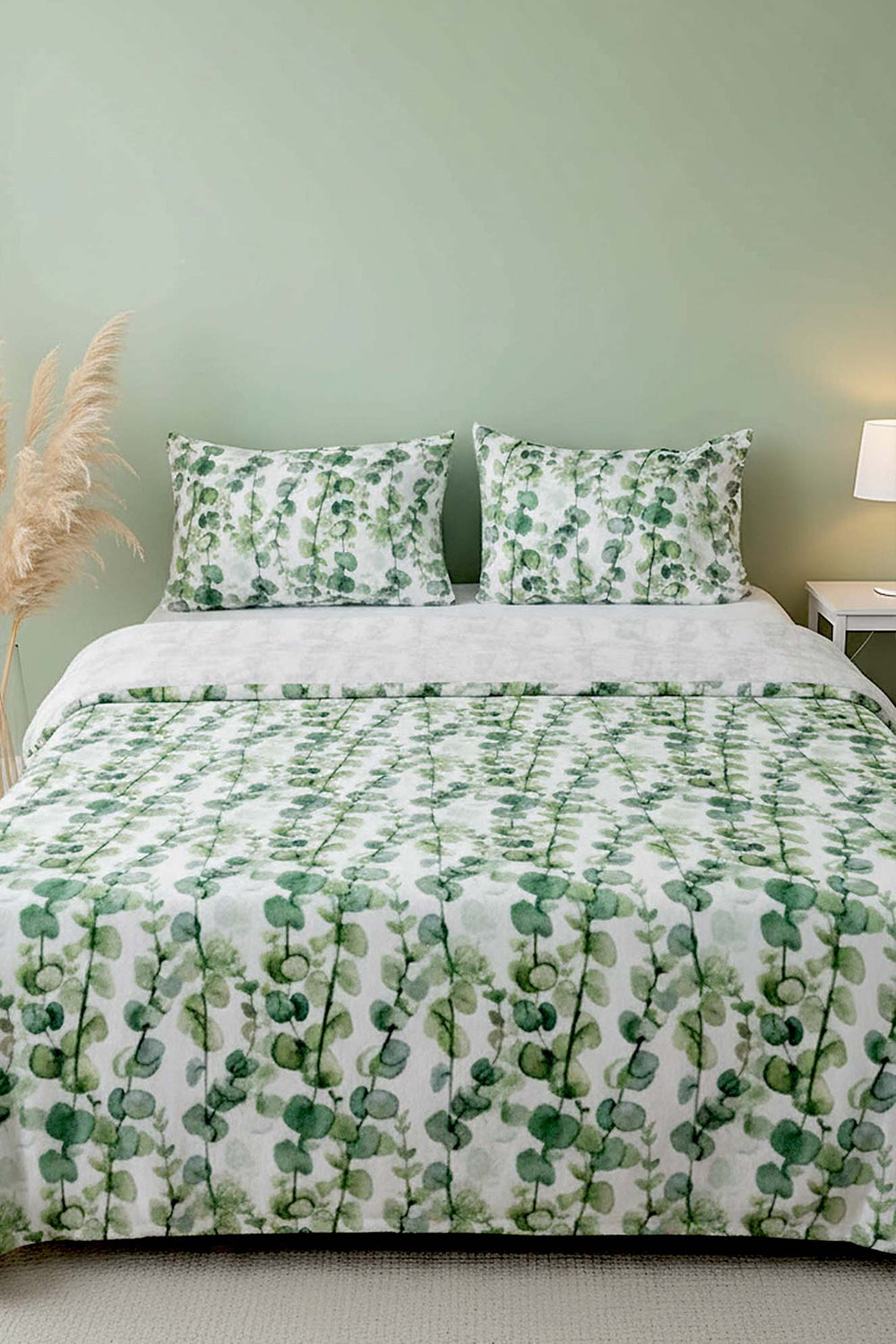 Eucalyptus Double Plush Blanket – Extra Soft, Warm 100% Polyester Throw, 200x215 cm