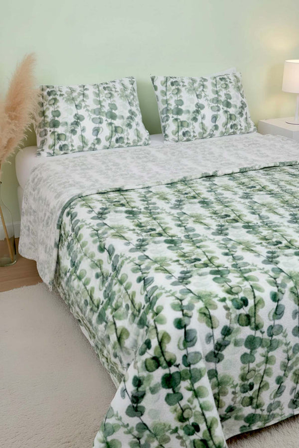 Eucalyptus Double Plush Blanket – Extra Soft, Warm 100% Polyester Throw, 200x215 cm