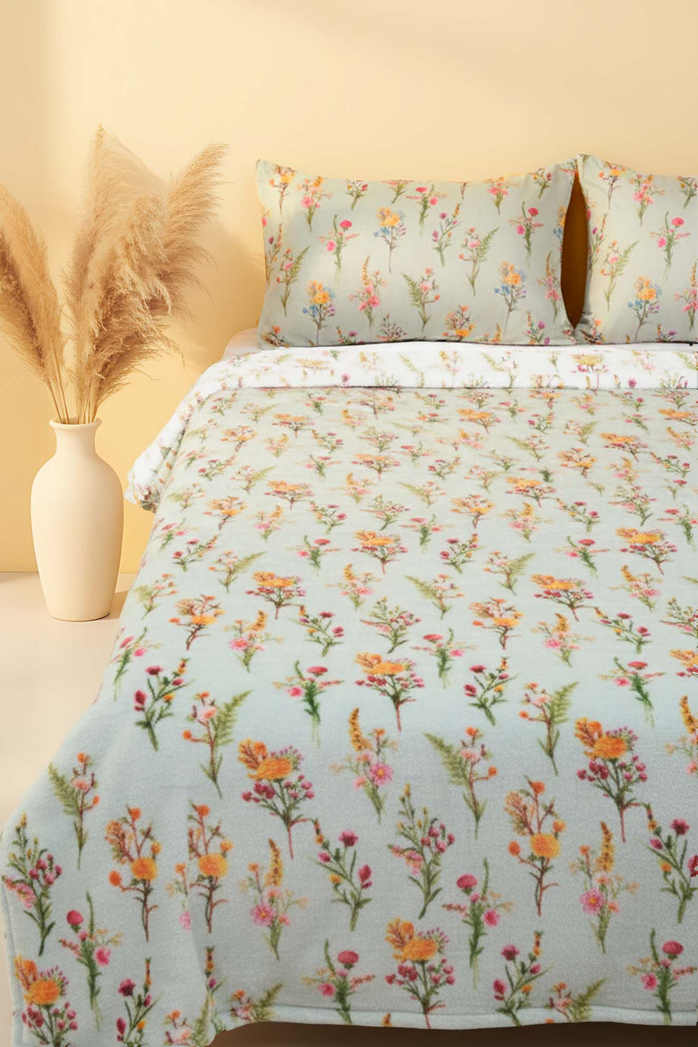 Bougainvillea Double Plush Blanket – Extra Soft, Warm 100% Polyester Throw, 200x215 cm