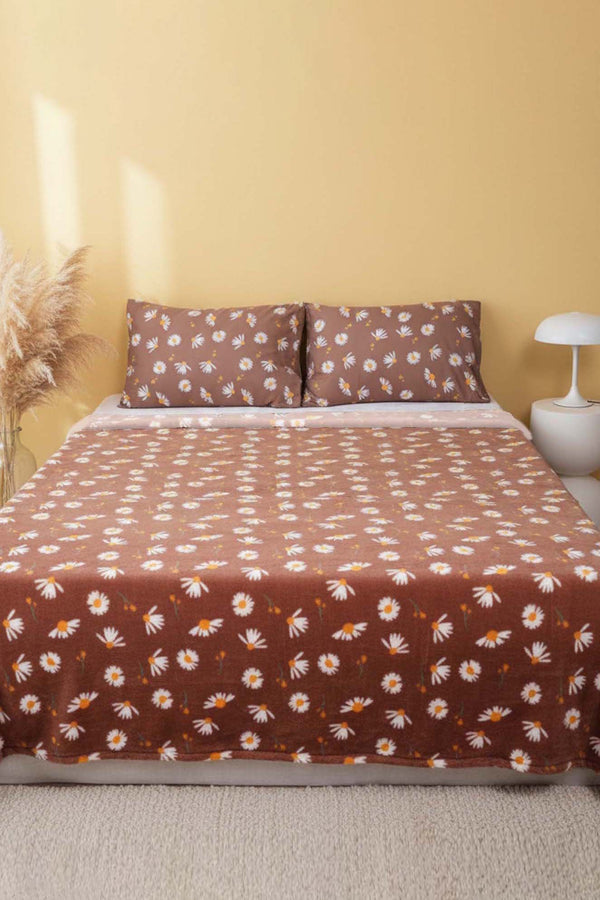 Brown Daisy Double Plush Blanket – Extra Soft, Warm 100% Polyester Throw, 200x215 cm