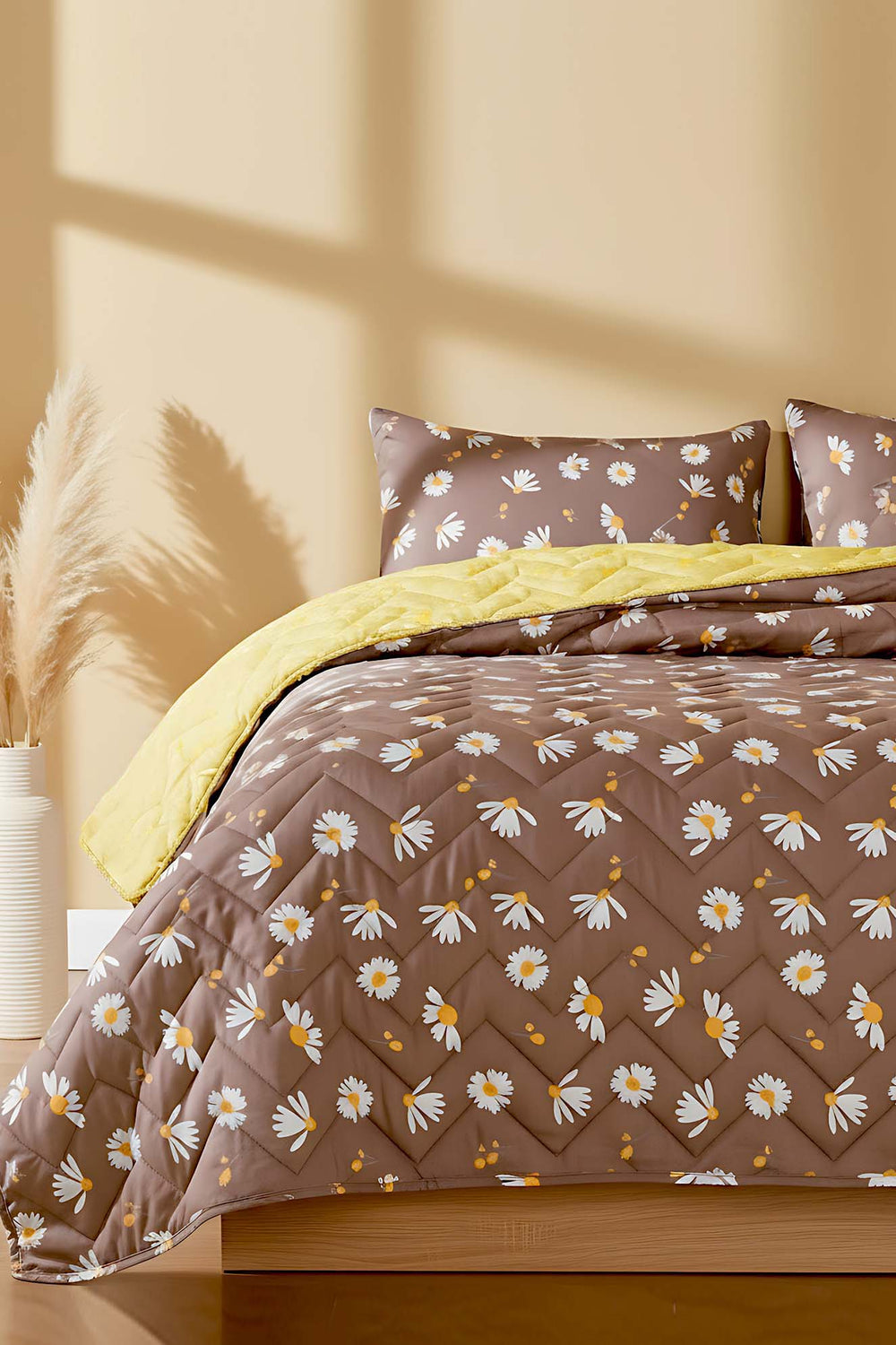 Brown Daisy Polycotton Quilted Throw/Multi-Purpose Bedspread – Double Size, Breathable, Single Piece, 200x200 cm