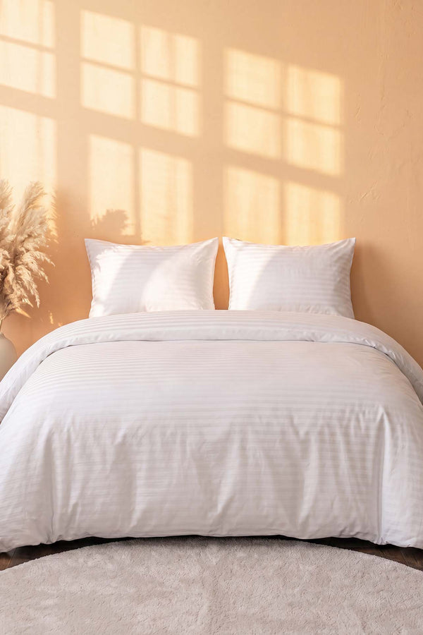 Elite White Striped Satin Double Duvet Cover Set – 4 Pieces