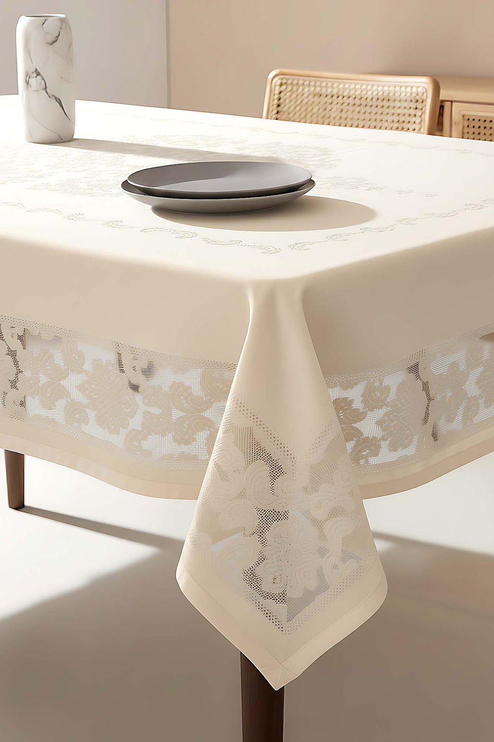 Jumbo Cream Jacquard Tablecloth – Liquid Repellent, Stain Resistant, 100% Polyester, 160x220 cm