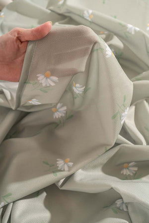 Green Daisy Patterned Tablecloth, Table Fabric, Picnic Blanket