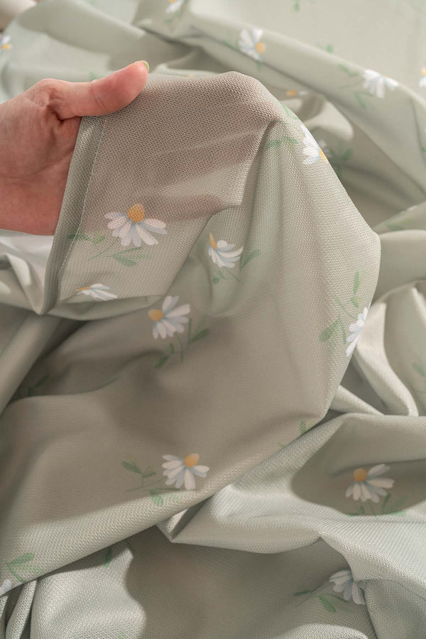 Green Daisy Patterned Tablecloth, Table Fabric, Picnic Blanket