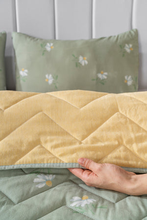 Green Daisy Cotton Double Quilted Pique & Bedspread