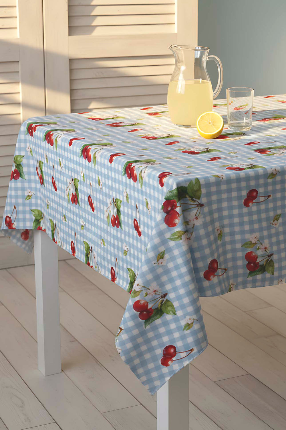Checkered Cherry Pattern Blue Tablecloth – Casual & Wipeable Polyester, Picnic/Kitchen Use, 140x200 cm