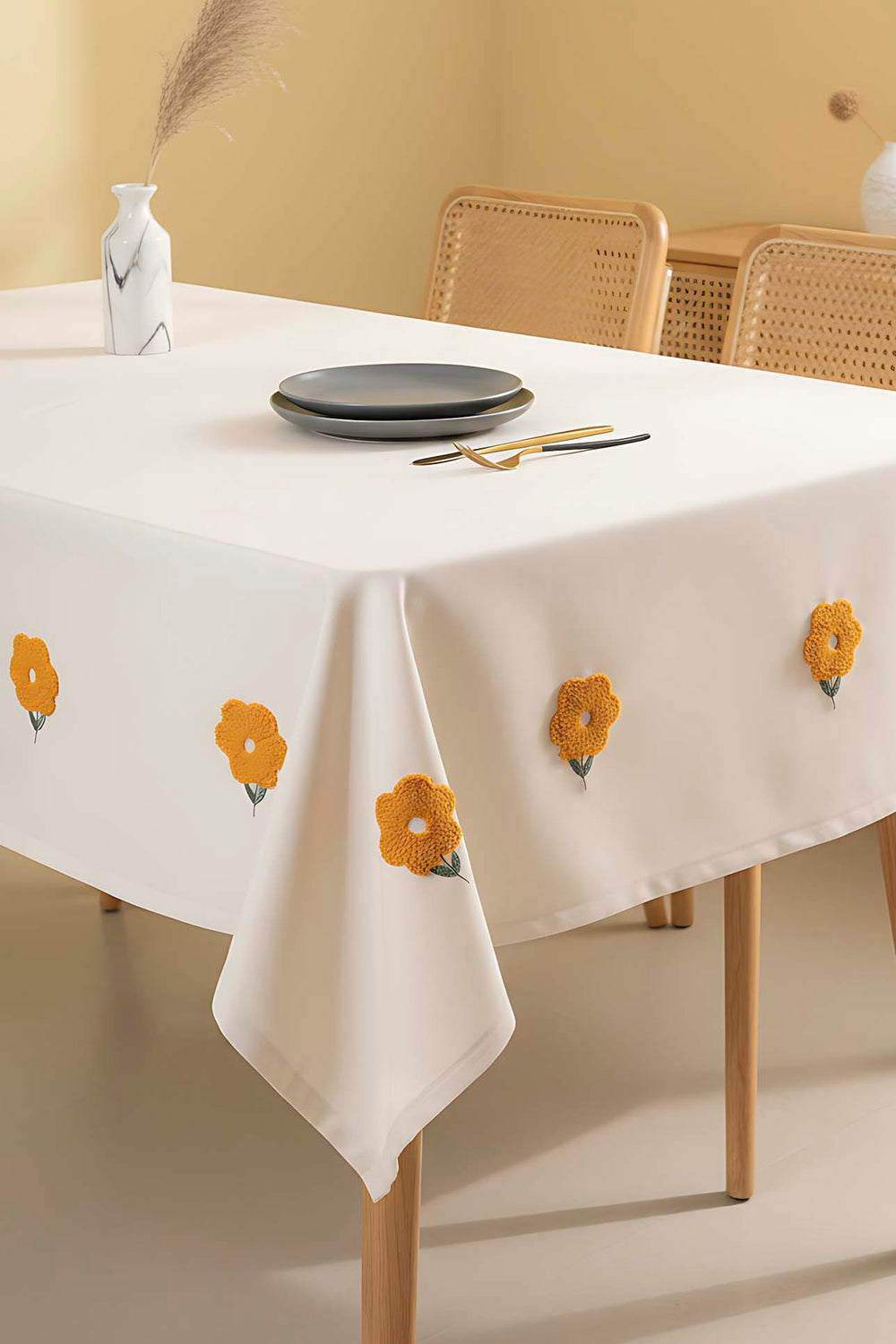 Florita Yellow Punch Embroidered Tablecloth – Stain-Proof, Easy-Care, 160x220 cm