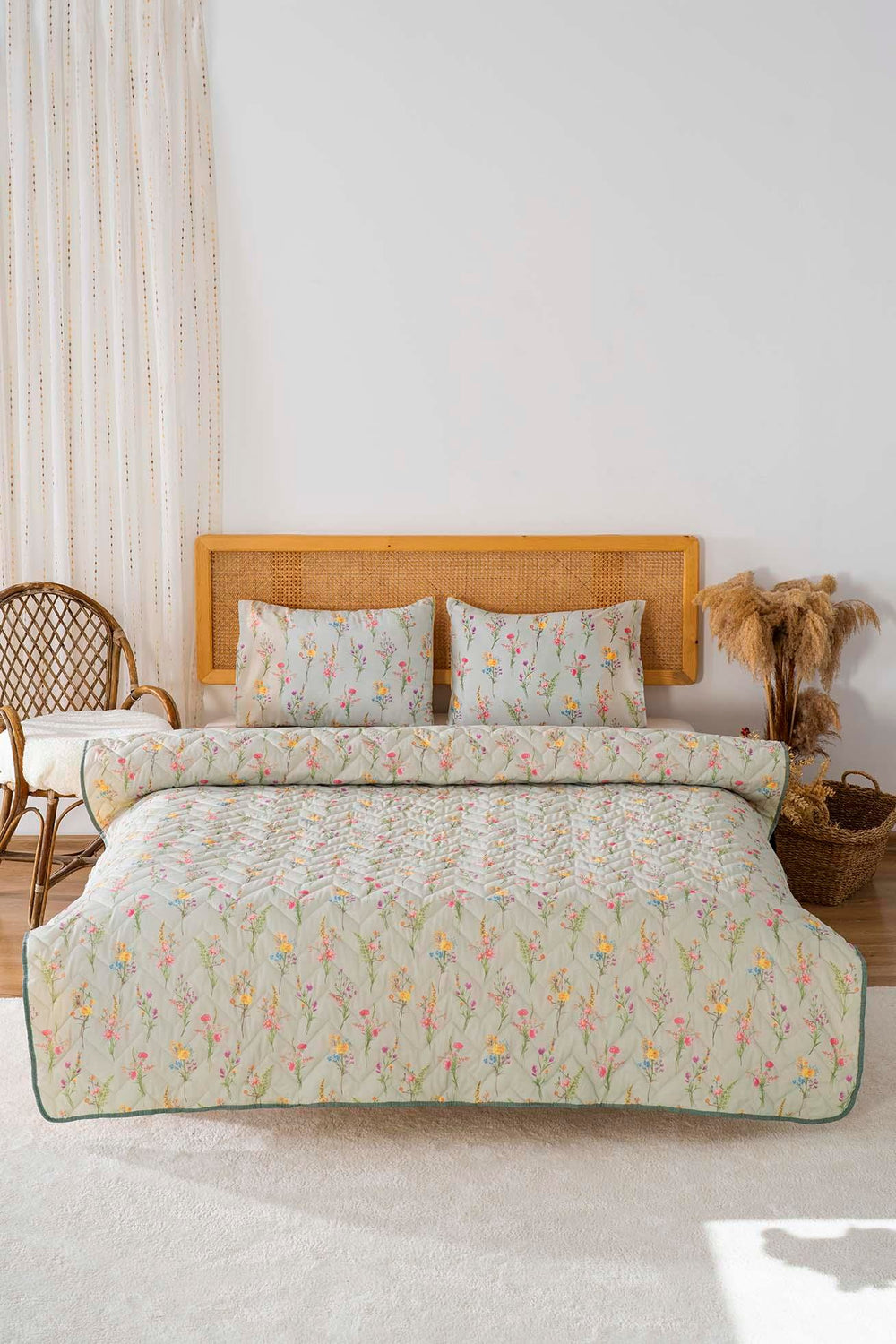 Bougainvillea Single Outlet Cotton Quilted Bedspread & Coverlet