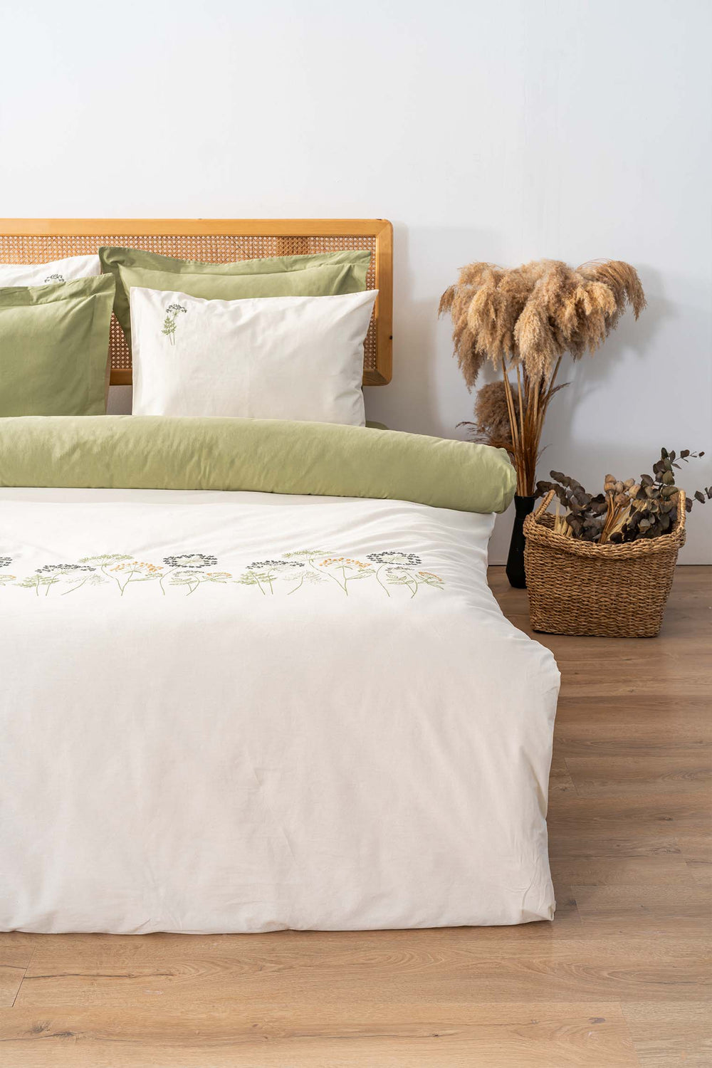 Botanic Green 6-Piece Double Embroidered Duvet Cover Set – 100% Cotton