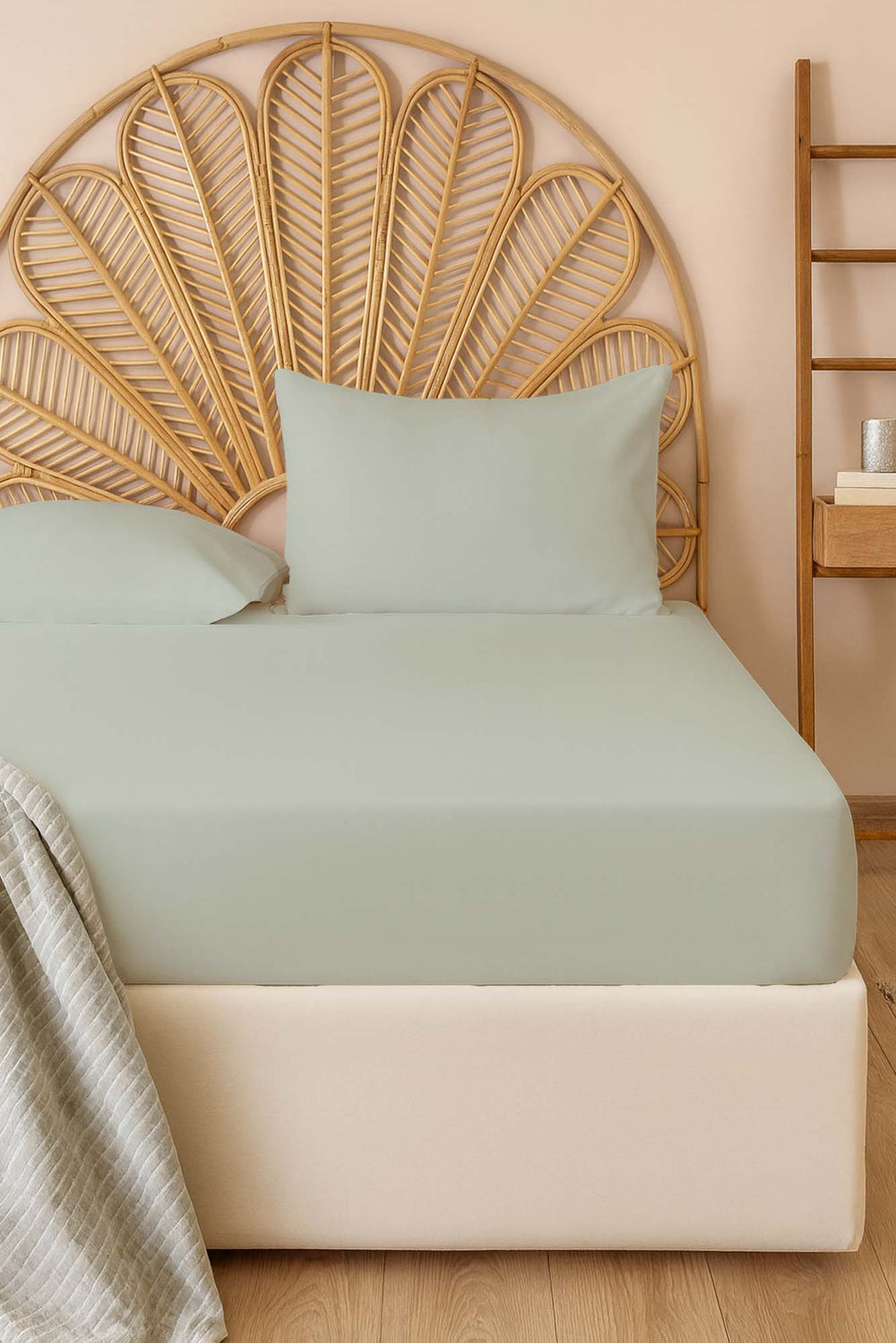 Light Green Double/Queen Size Polycotton Flat Sheet – Breathable, Non-Fitted, Single Piece, 215x240 cm