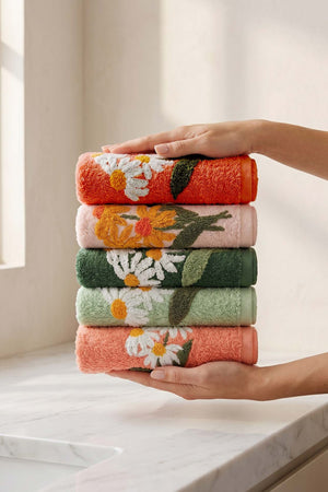 Large Daisy Embroidered 100% Cotton 5-Piece Towel Set 50x90 cm
