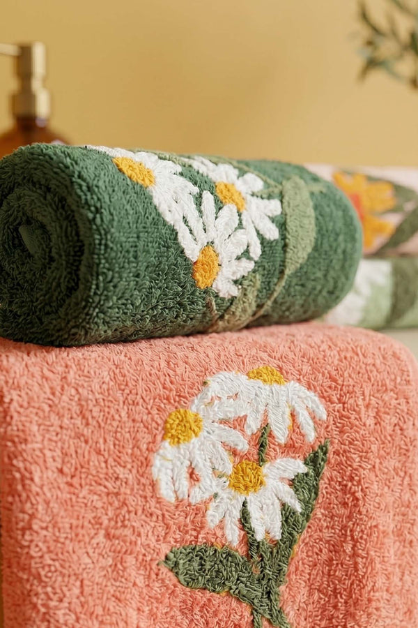 Large Daisy Embroidered 100% Cotton 5-Piece Towel Set 50x90 cm