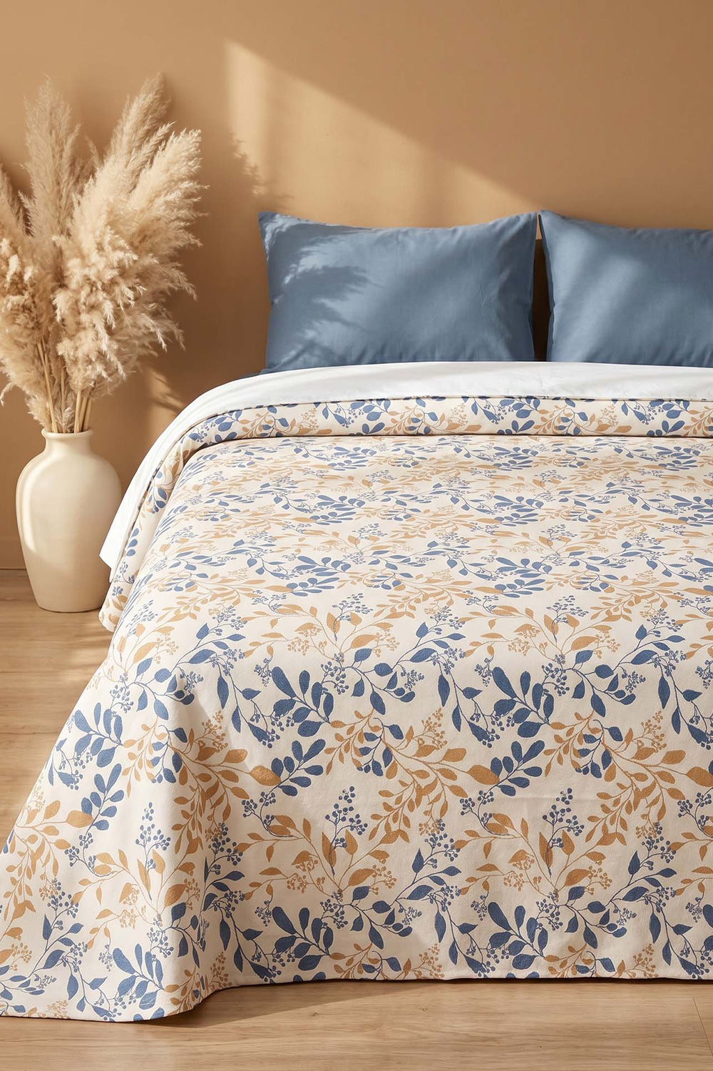 Blue Garden Printed Double Bedspread – 200 × 230 cm