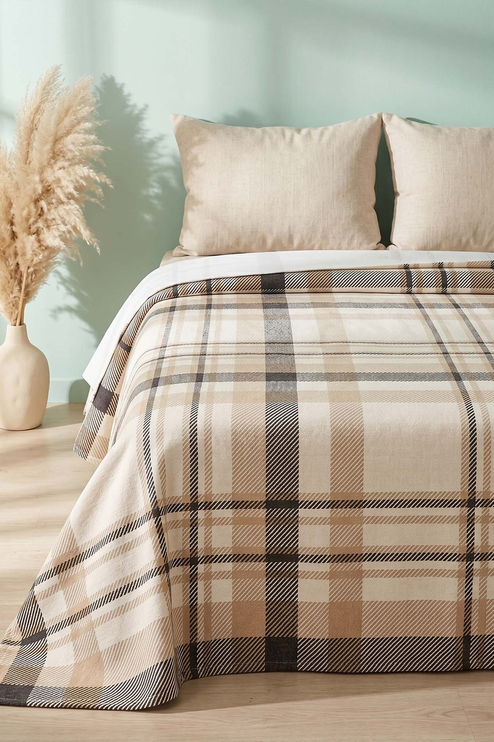 Beige Checkered Printed Double Bedspread – 200 × 230 cm