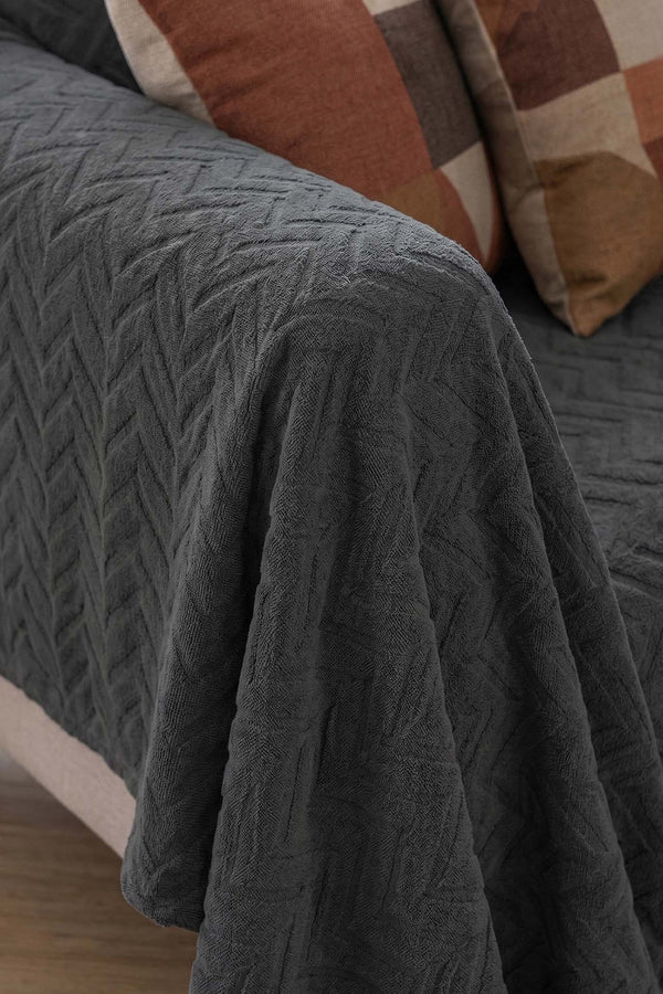 Anthracite Zigzag Patterned Welsoft Padded Sofa Cover – 170 × 210 cm
