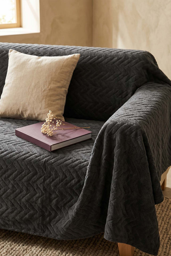 Anthracite Zigzag Patterned Welsoft Padded Sofa Cover – 170 × 210 cm