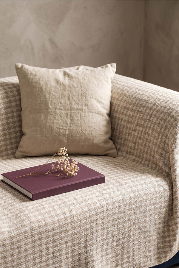 Beige Gingham Patterned Fleece Sofa Cover with Soft Texture – 170 × 210 cm