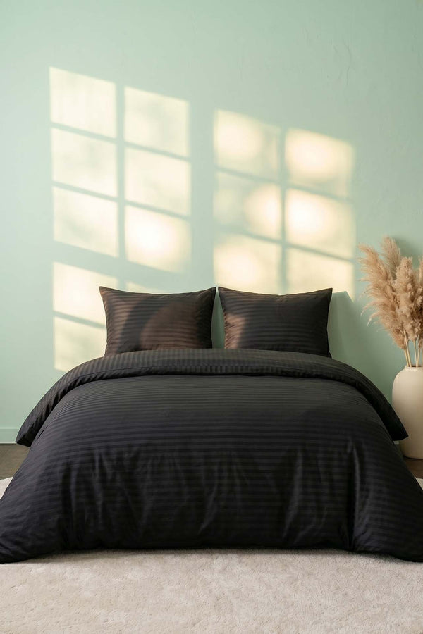 Elite Black Striped Satin Double Duvet Cover Set – 4 Pieces