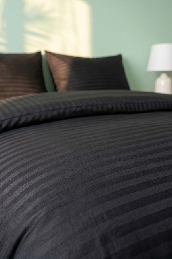 Elite Black Striped Satin Double Duvet Cover Set – 4 Pieces