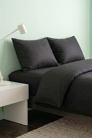 Elite Black Striped Satin Double Duvet Cover Set – 4 Pieces