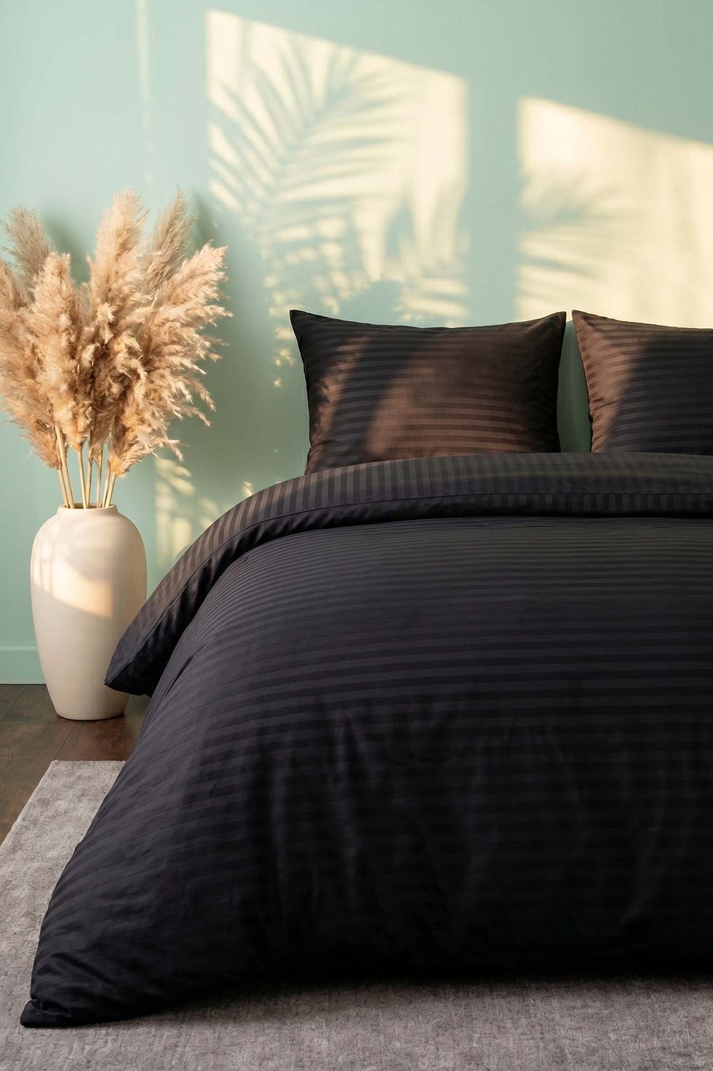 Elite Black Striped Satin Double Duvet Cover Set – 4 Pieces