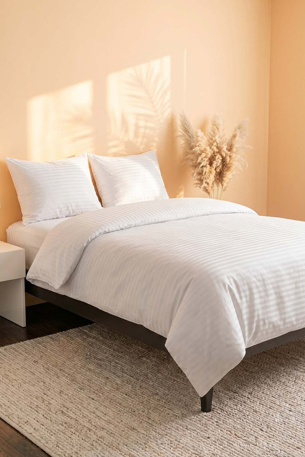 Elite White Striped Satin Double Duvet Cover Set – 4 Pieces