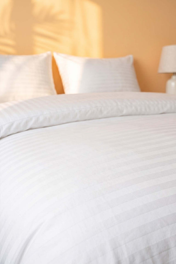 Elite White Striped Satin Double Duvet Cover Set – 4 Pieces