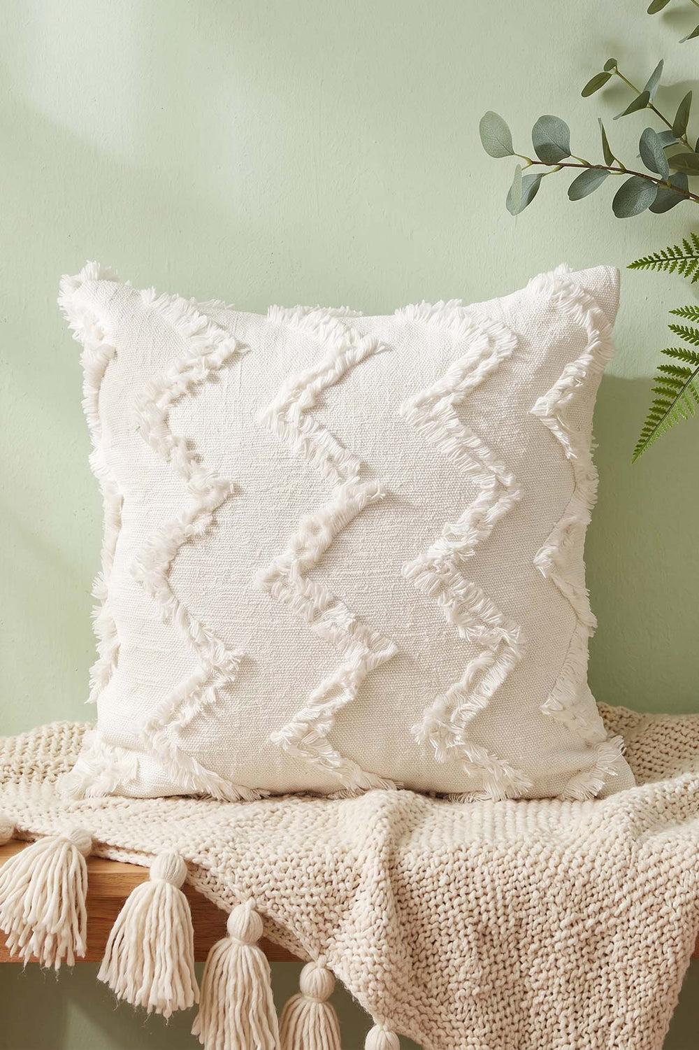 Krem Zigzag Desenli Püskül Dokulu Dekoratif Kırlent Kılıfı