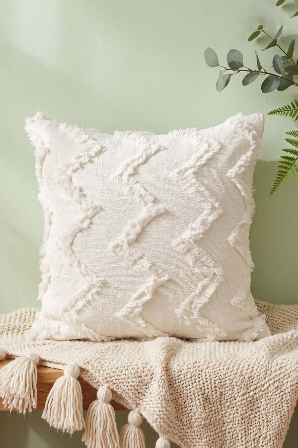 Krem Zigzag Desenli Püskül Dokulu Dekoratif Kırlent Kılıfı