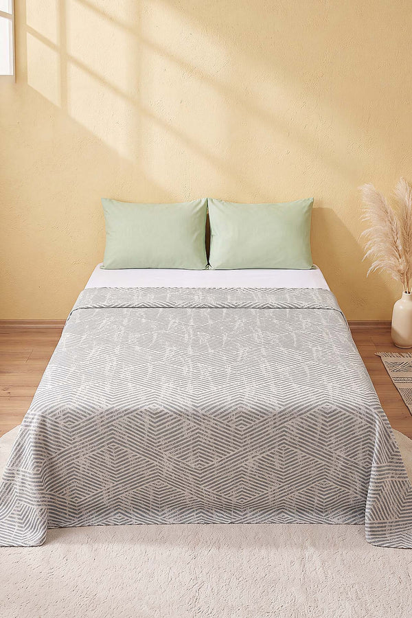 Green Prism Pattern Double Size Printed Coverlet – 200 × 230 cm