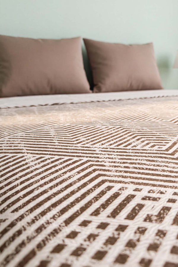 Kahverengi Prizma Desenli Çift Kişilik Baskılı Pike Yatak Örtüsü 200X230 Cm