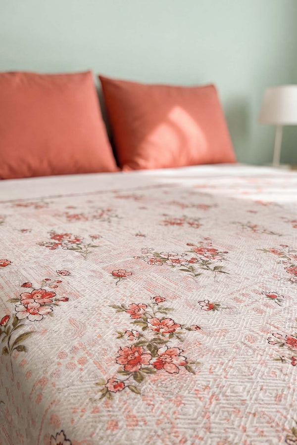 Pembe Kır Çiçeği Desenli Çift Kişilik Baskılı Pike Yatak Örtüsü 200X230 Cm
