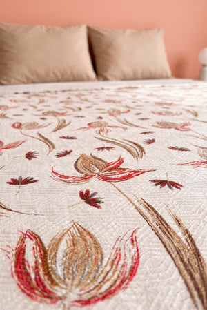 Kırmızı Frezya Desenli Çift Kişilik Baskılı Pike Yatak Örtüsü 200X230 Cm