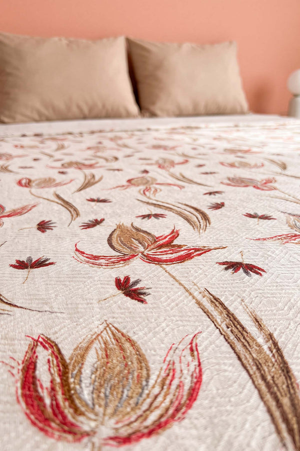 Kırmızı Frezya Desenli Çift Kişilik Baskılı Pike Yatak Örtüsü 200X230 Cm