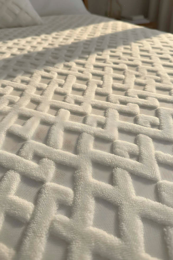 Leona  Jacquard & Tufted Bedspread – Single Piece Coverlet, Double Size, 200x230 cm