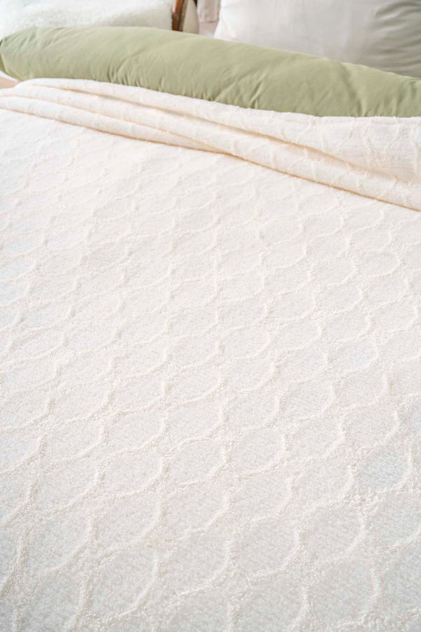 Allen Jacquard Raschel Scandinavian Single Punch Bedspread