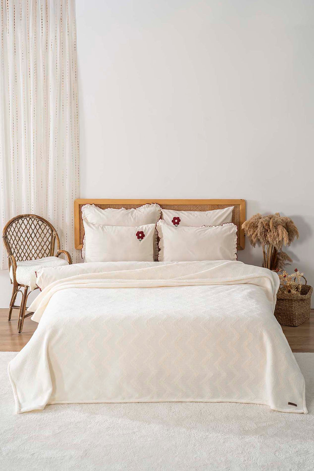 Royal Jacquard Raschel Zig Zag Scandinavian Single-Sided Punch Bedspread