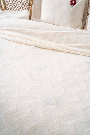 Royal Jacquard Raschel Zig Zag Scandinavian Single-Sided Punch Bedspread