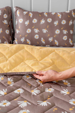 Brown Daisy Polycotton Quilted Throw/Multi-Purpose Bedspread – Double Size, Breathable, Single Piece, 200x200 cm