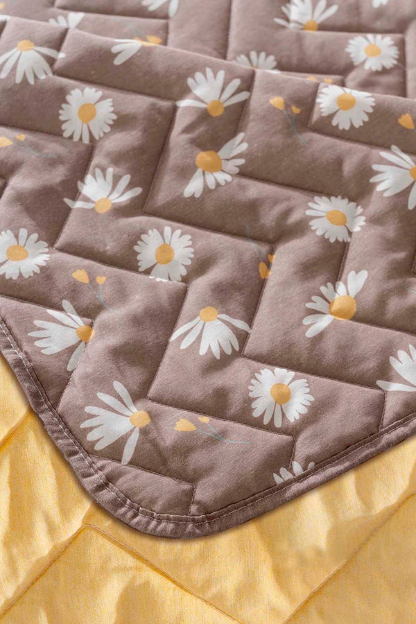 Brown Daisy Polycotton Quilted Throw/Multi-Purpose Bedspread – Double Size, Breathable, Single Piece, 200x200 cm