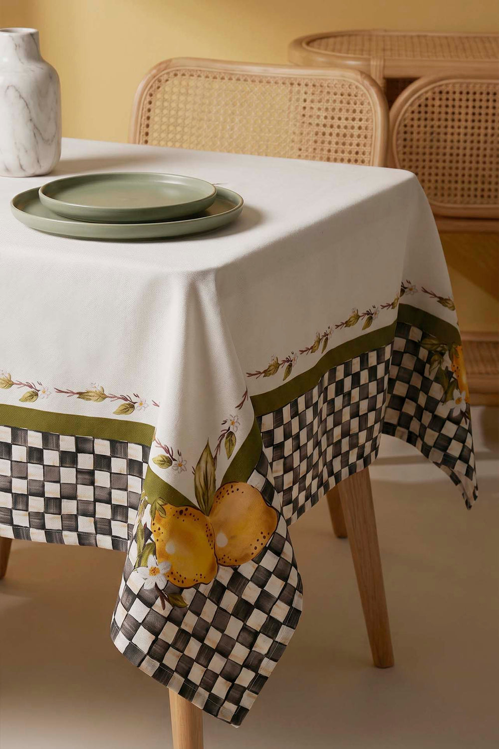 Linda Lemon Patterned Tablecloth 140x220 cm