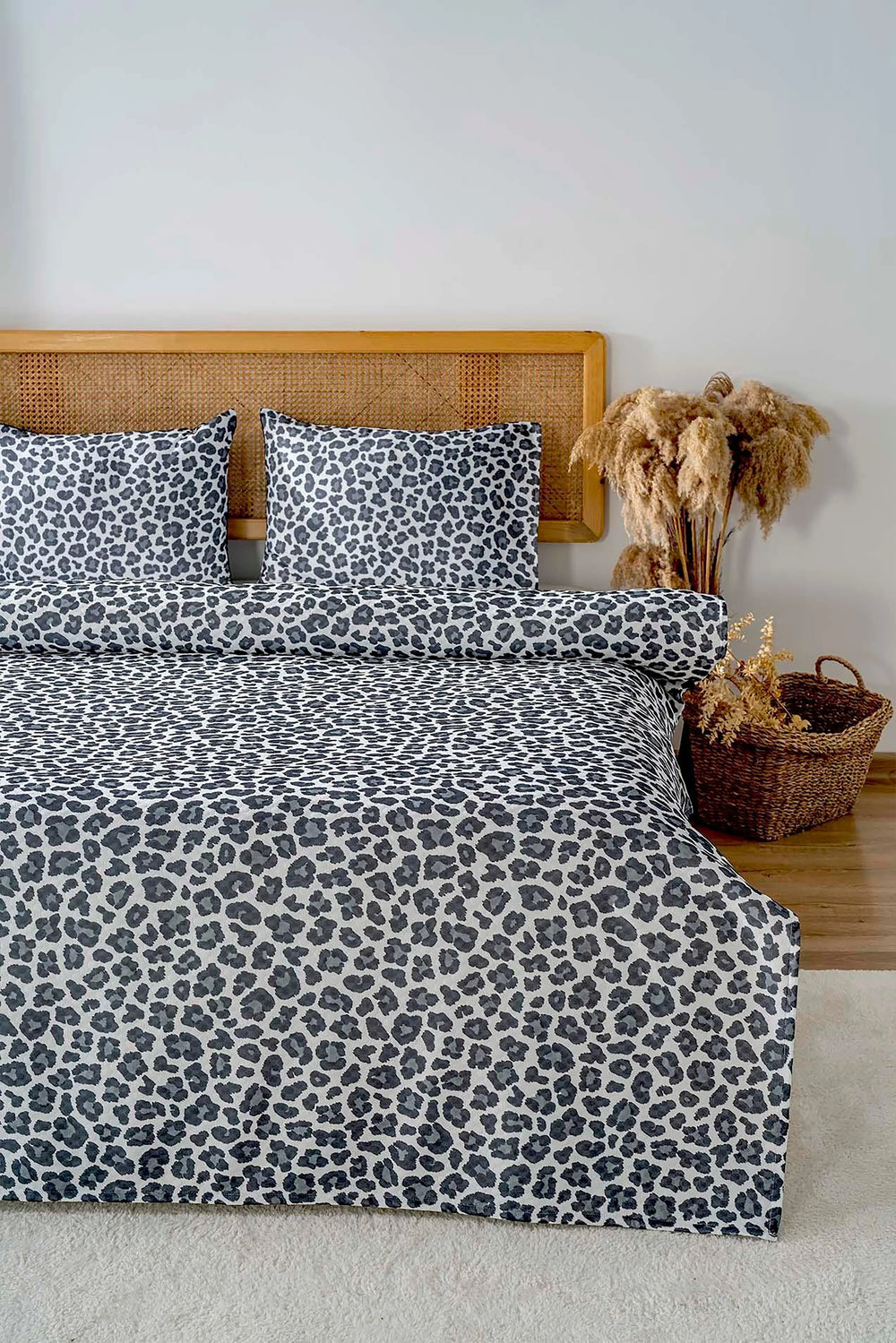 Leopard Black Double Size Printed Bedspread 200 x 220 cm