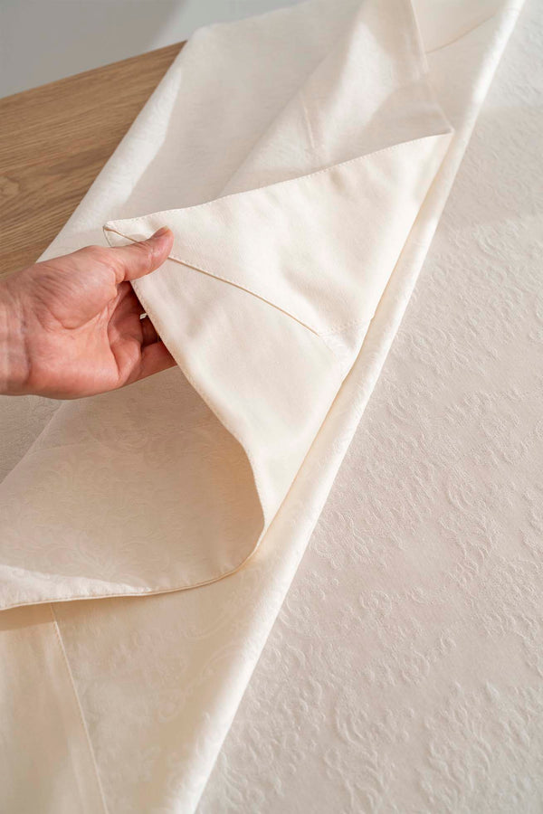 Damascus Cream Tablecloth 160x220 cm