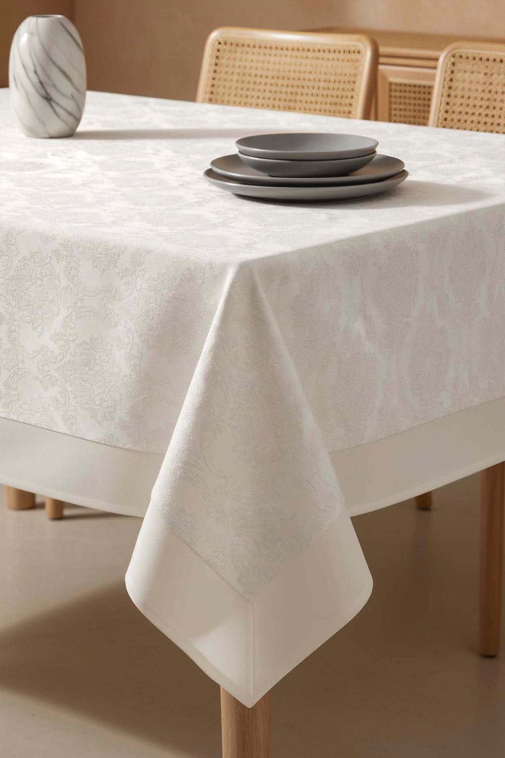 Damascus Cream Tablecloth 160x220 cm