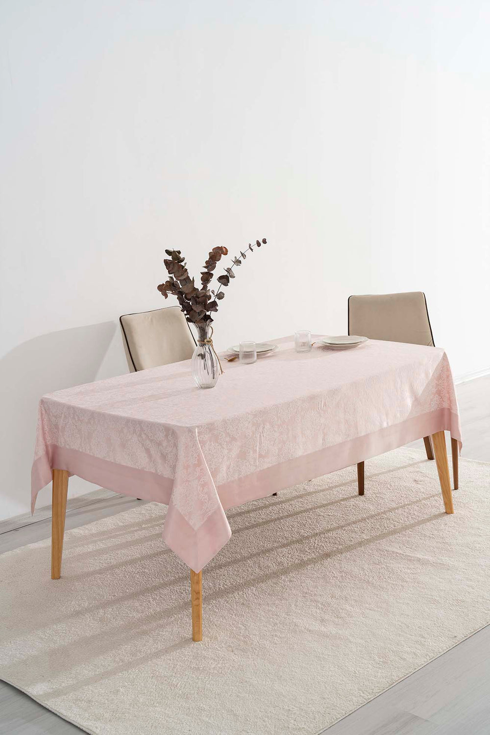 Damascus Powder Pink Tablecloth 160x220 cm