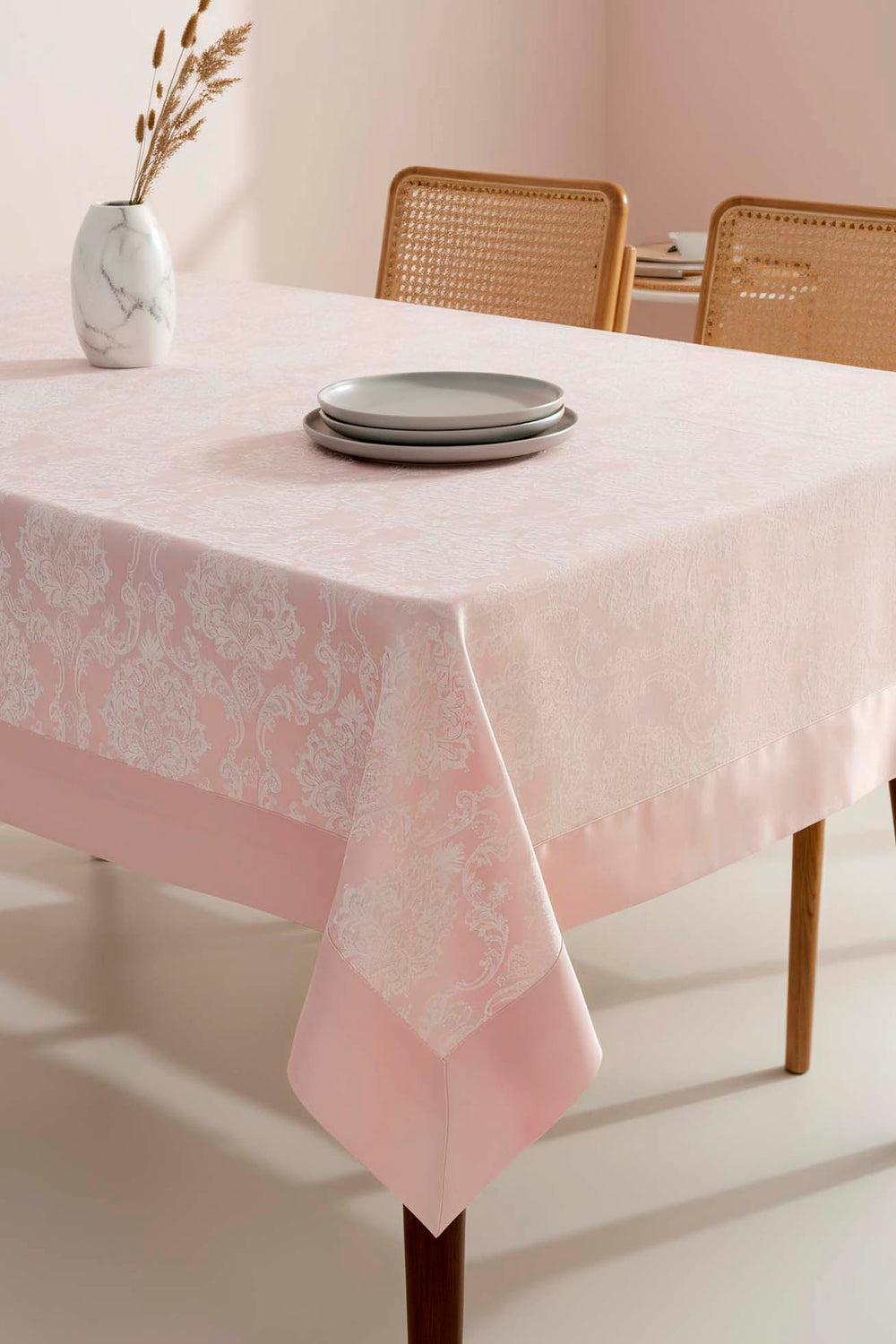 Damascus Powder Pink Tablecloth 160x220 cm