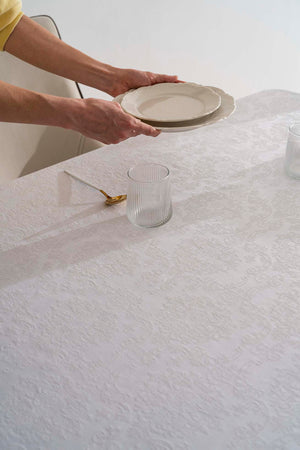 Damascus White Tablecloth 160x220 cm