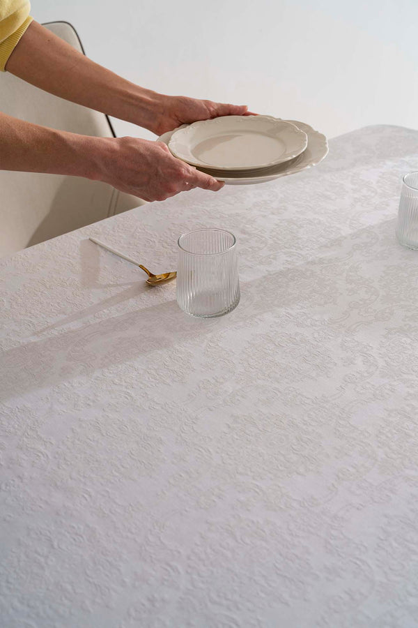 Damascus White Tablecloth 160x220 cm